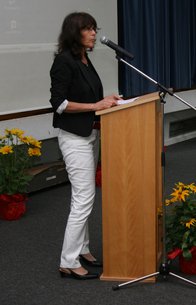 Begrüßung durch Frau Dr. Glattes, Vertreterin der Träge Begrüßung durch Frau Dr. Glattes, Vertreterin der Träge